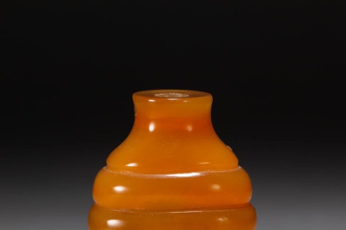 A Qing Dynasty agate snuff bottle - 2