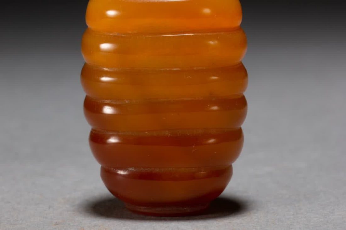 A Qing Dynasty agate snuff bottle - 3