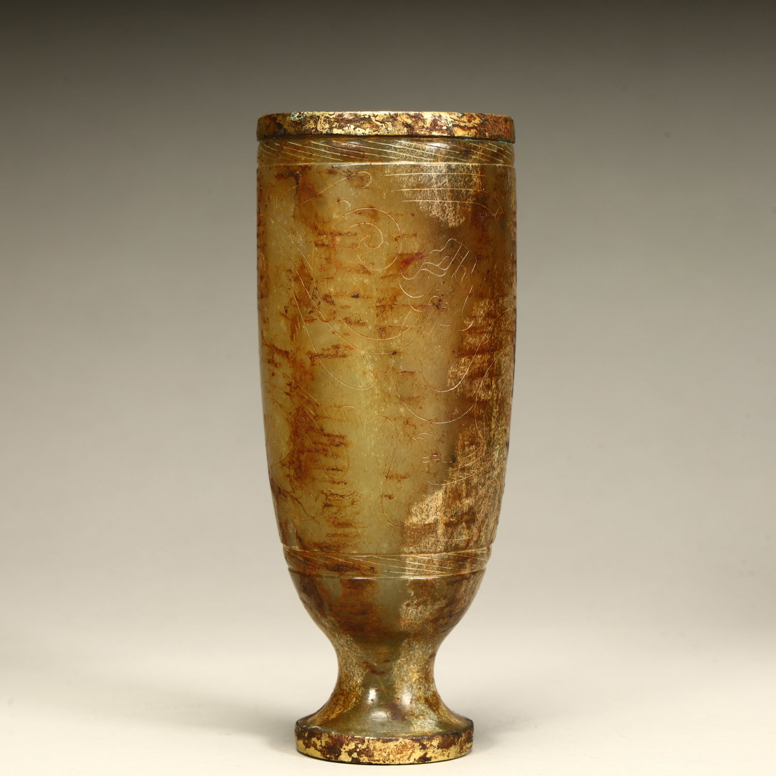 A Qing Dynasty jade cup with dragon patterns - 3