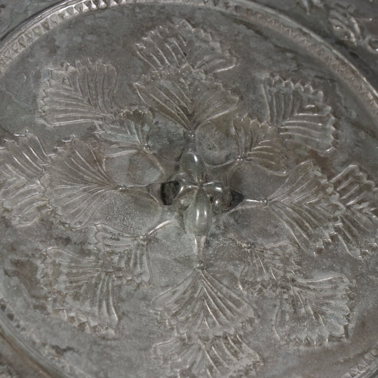 A bronze mirror with a Bodhi leaf - 2