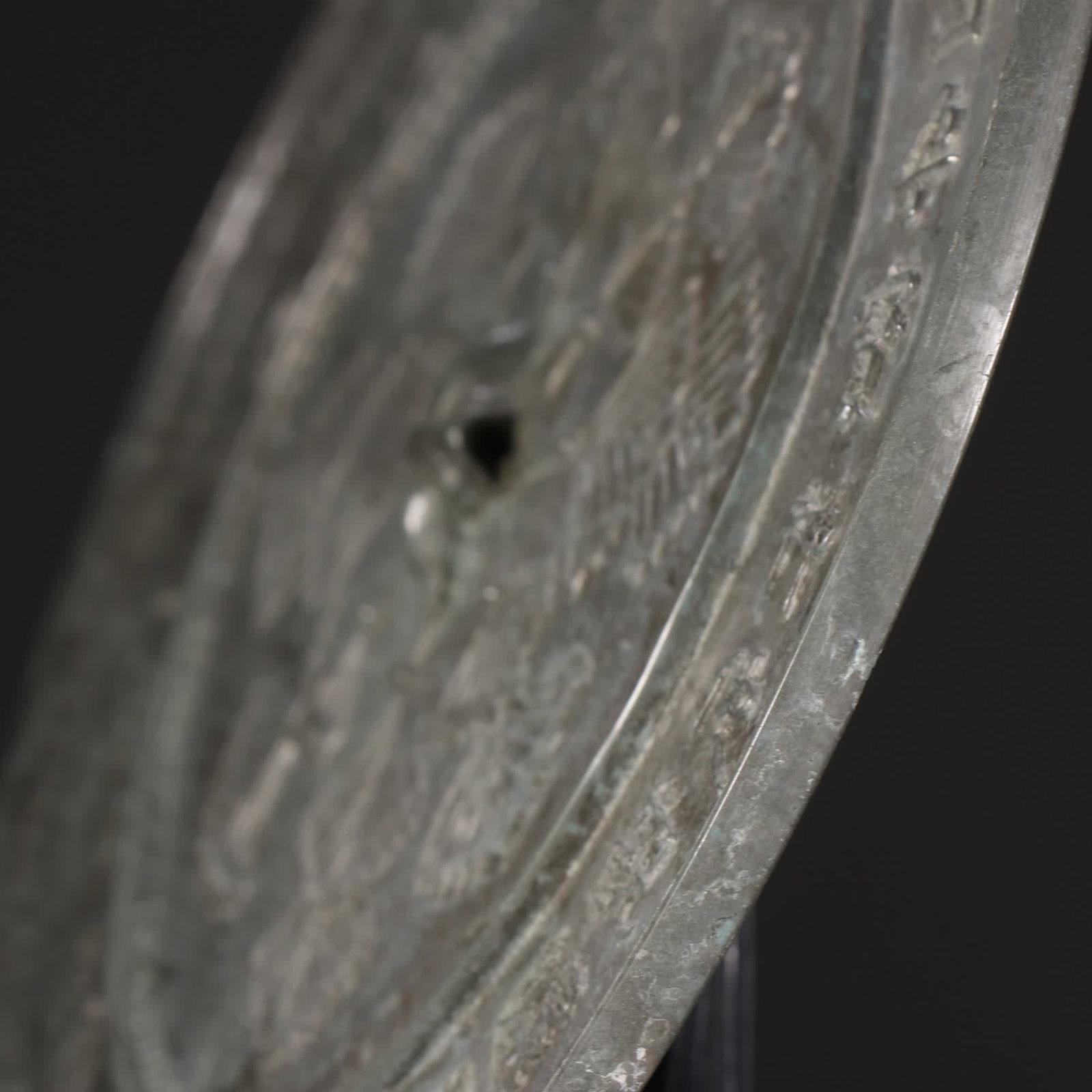 A bronze mirror with a Bodhi leaf - 7