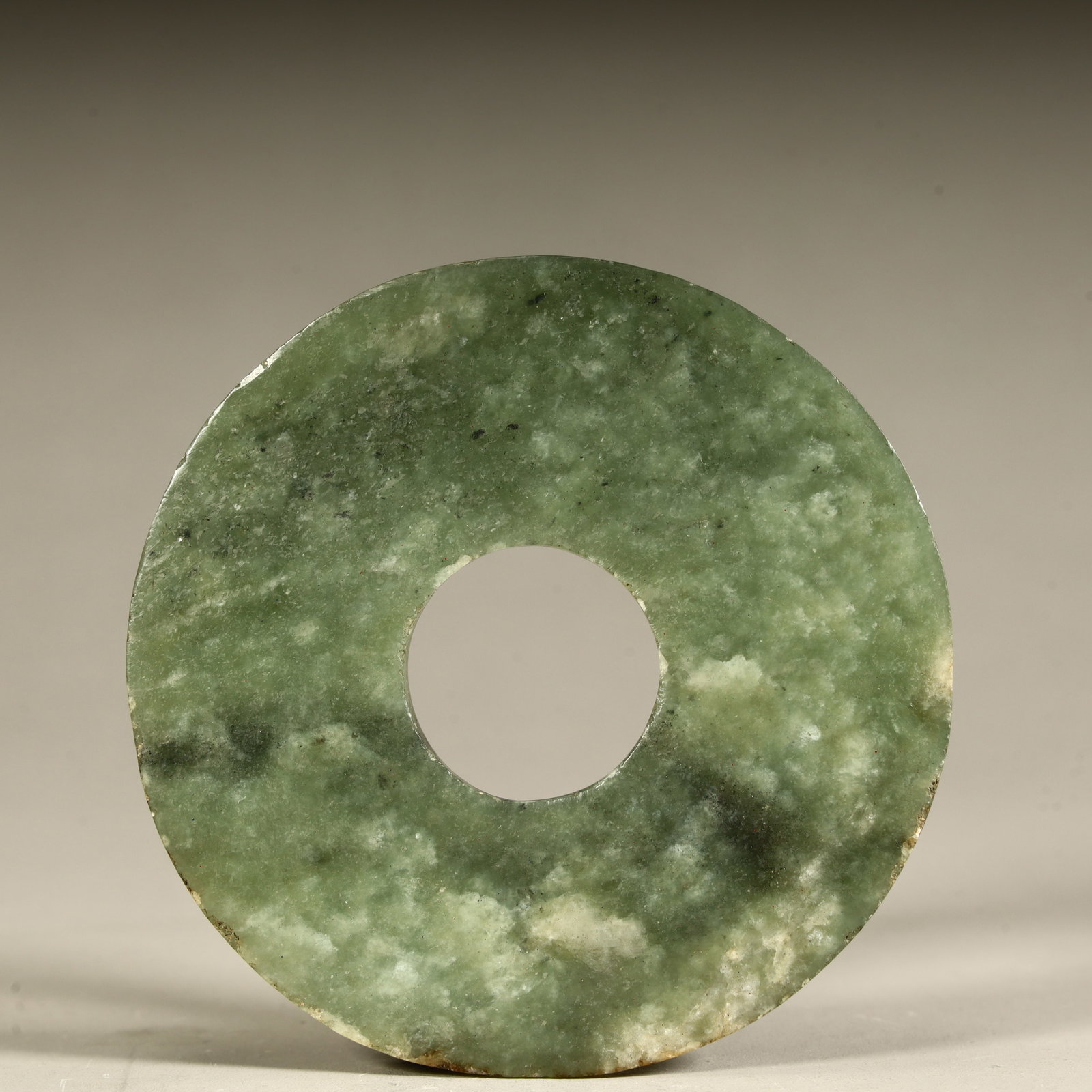 A Warring States Hetian jade disc is unfounded (1 of 8)