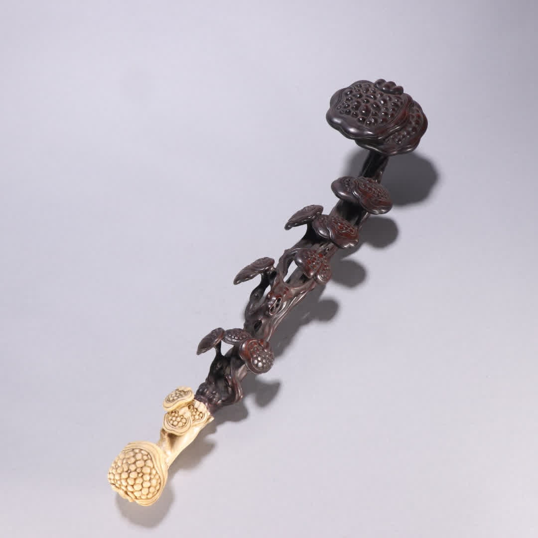 One piece: Purple sandalwood lingzhi ruyi stem: Ruyi stalk of Qing dynasty rosewood lingzhi SIZE: L:34cm W:7.8cm W:227g (The Dimensions Of All Batches Are Manually Measured.If You Need More Detailed Information, Please Contact Our Customer Service 