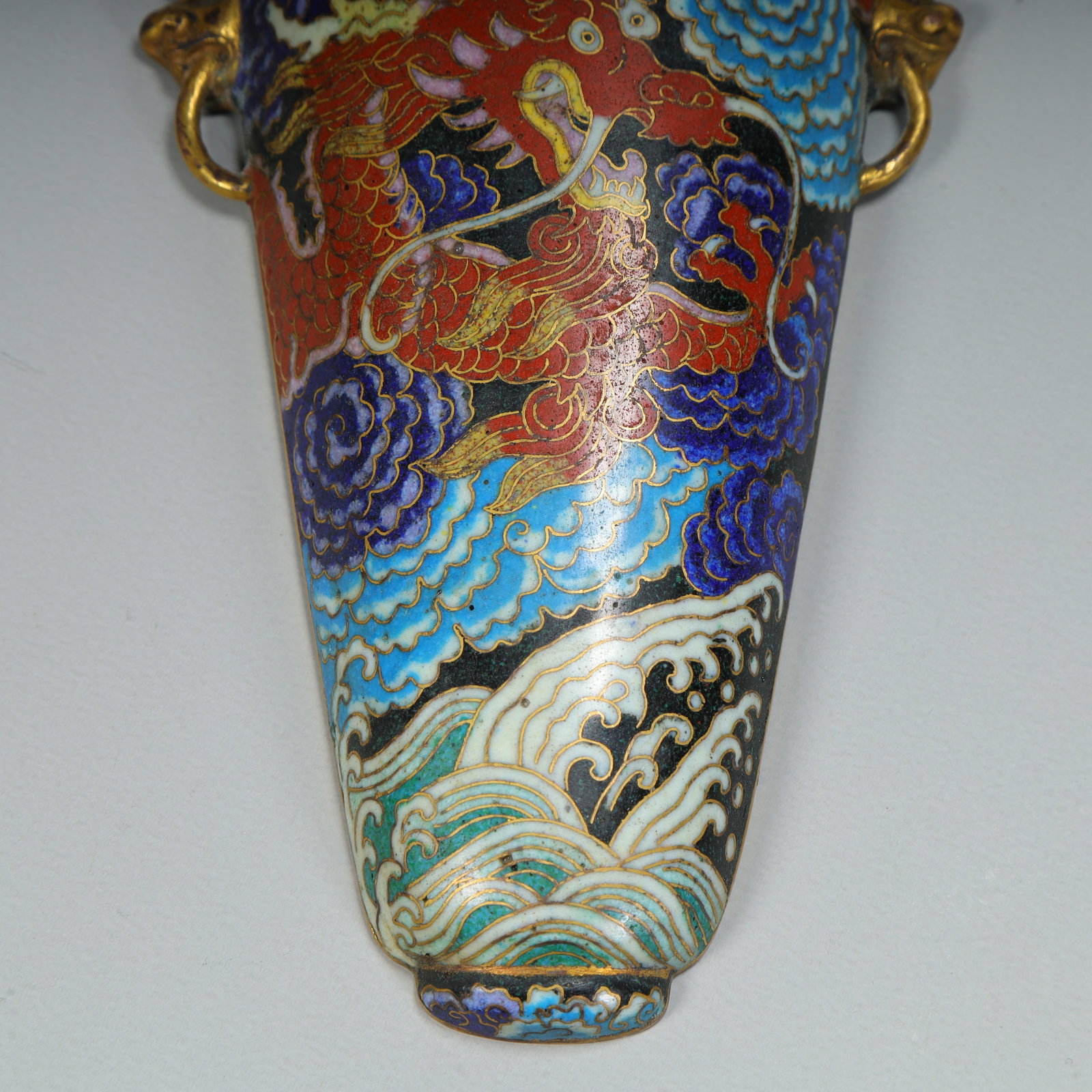 A Qing Dynasty cloisonne "Red Cloud Dragon Pattern" double-handled wall vase - 3
