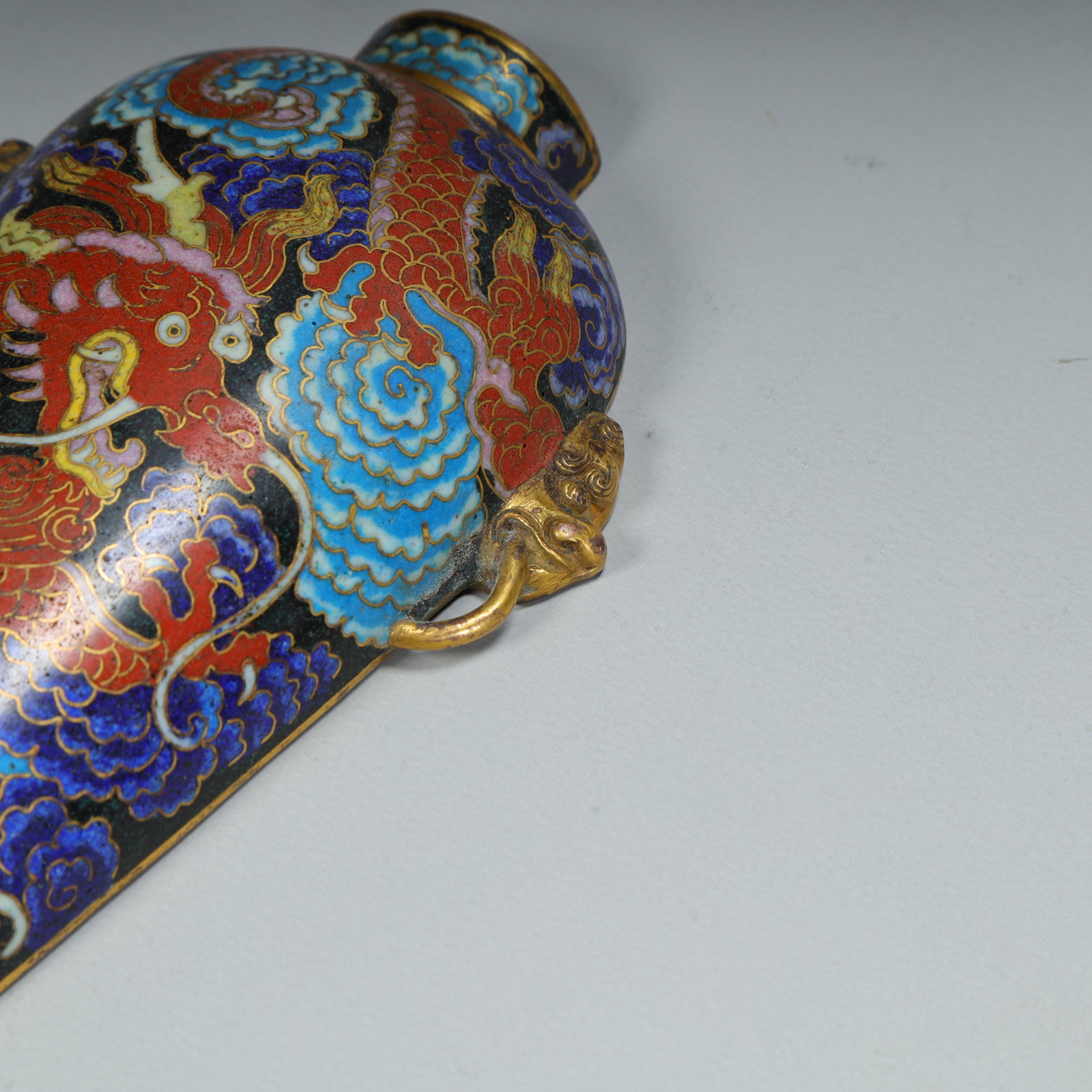 A Qing Dynasty cloisonne "Red Cloud Dragon Pattern" double-handled wall vase - 5