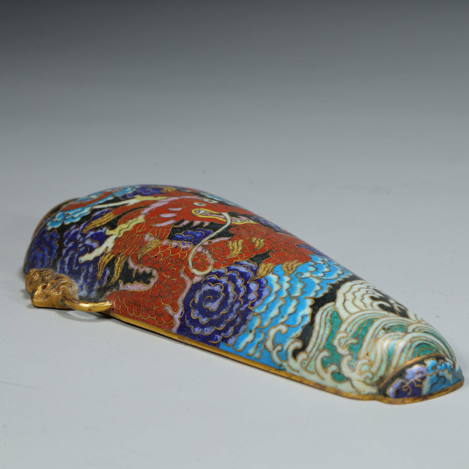 A Qing Dynasty cloisonne "Red Cloud Dragon Pattern" double-handled wall vase - 6