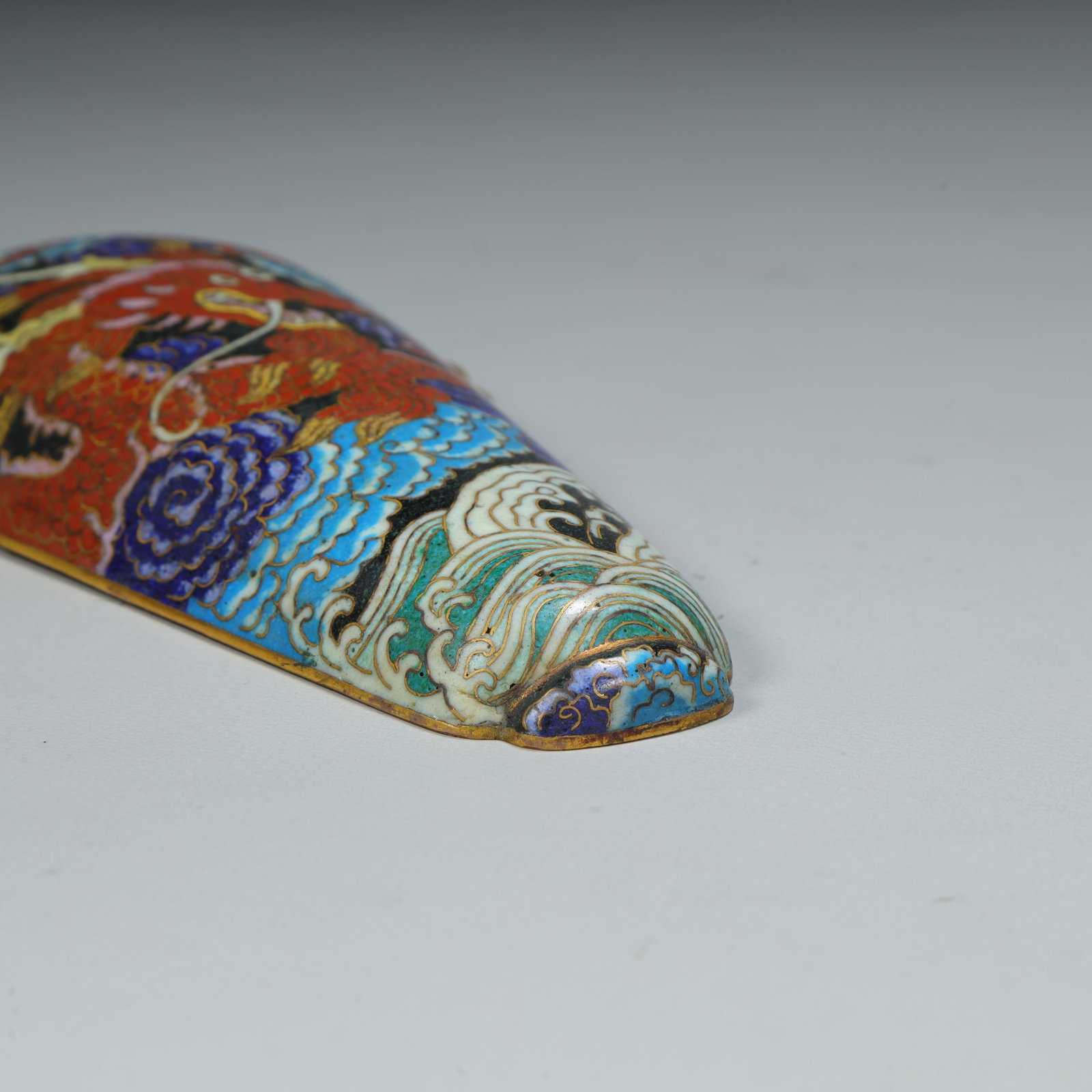A Qing Dynasty cloisonne "Red Cloud Dragon Pattern" double-handled wall vase - 8