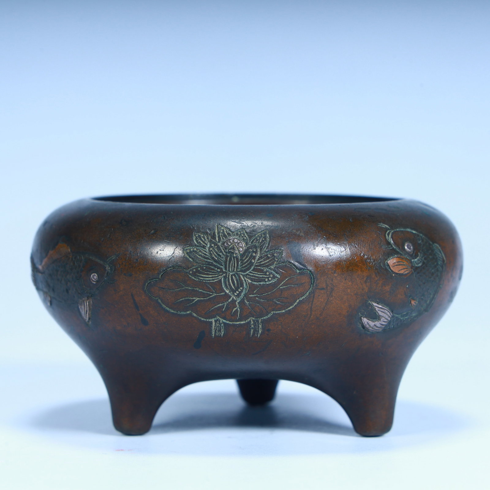 One inlaid bronze incense burner with golden lotus and fish motifs: A bronze incense burner inlaid with gold, silver, lotus, and fish patterns SIZE: H:5cm L:9.5cm W:9.5cm W:363g (The Dimensions Of All Batches Are Manually Measured.If You Need More Detailed