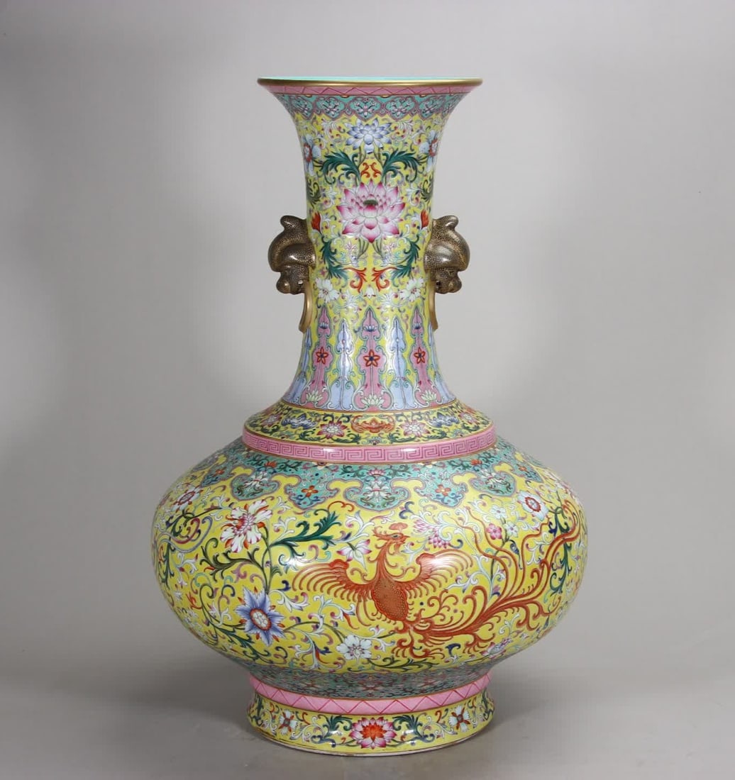 A large double-handled vase from the Qing Dynasty period yellow ground with colorful phoenix: Qing Qianlong period yellow-ground large double-handled large vessel with colorful phoenix embroidered patterns SIZE: H:61.5cm (The Dimensions Of All Batches Are Manually Measured.If You Need More Det