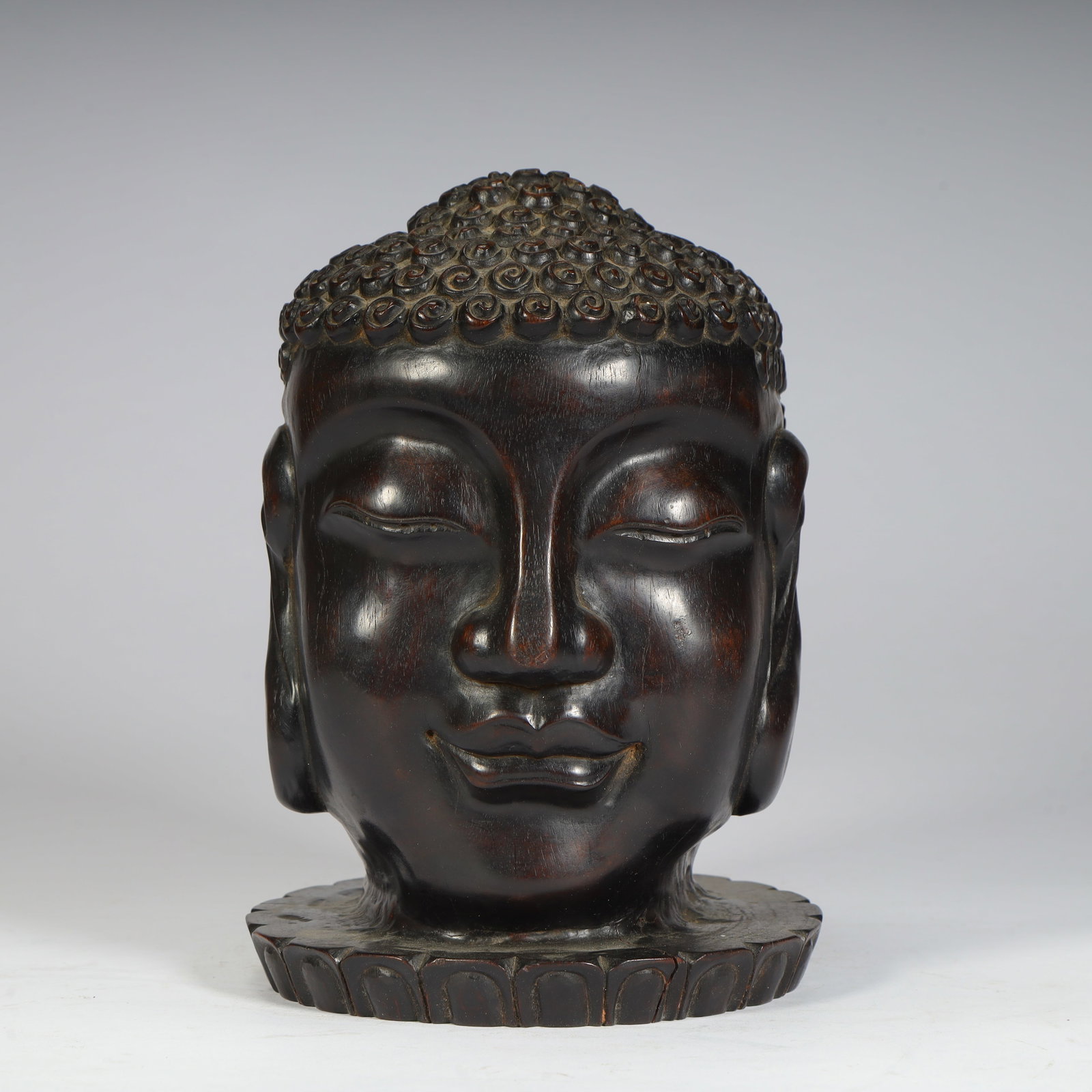 A Qing Dynasty rosewood carving of the Buddha head of Shakyamuni: Qing Dynasty rosewood carved Shakyamuni Buddha's head SIZE: H:19cm L:14cm W:14cm W:2.1kg (The Dimensions Of All Batches Are Manually Measured.If You Need More Detailed Information, Please Contact Our