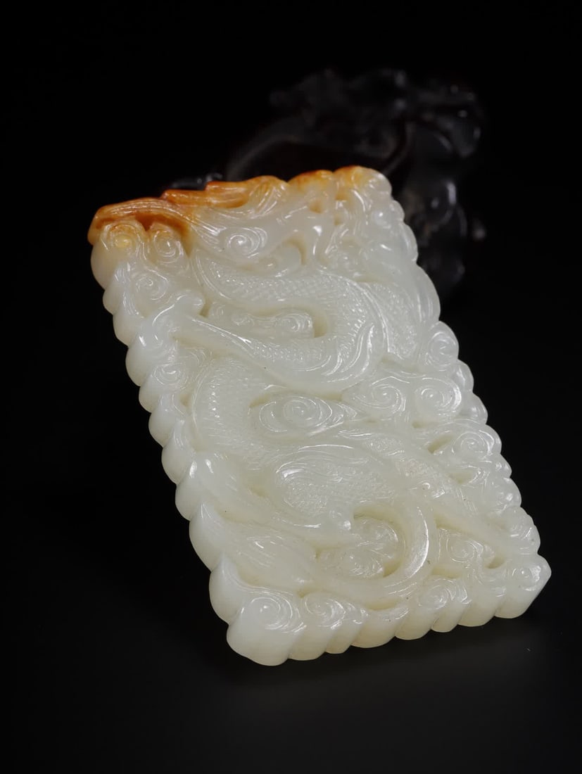 A Qing Dynasty Hetian jade dragon-patterned plaque - 5