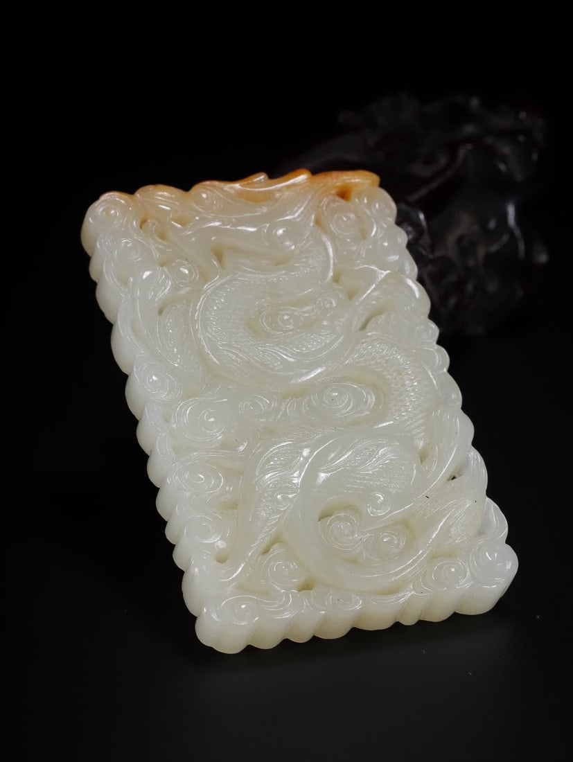 A Qing Dynasty Hetian jade dragon-patterned plaque - 6