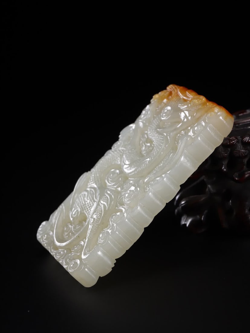A Qing Dynasty Hetian jade dragon-patterned plaque - 8
