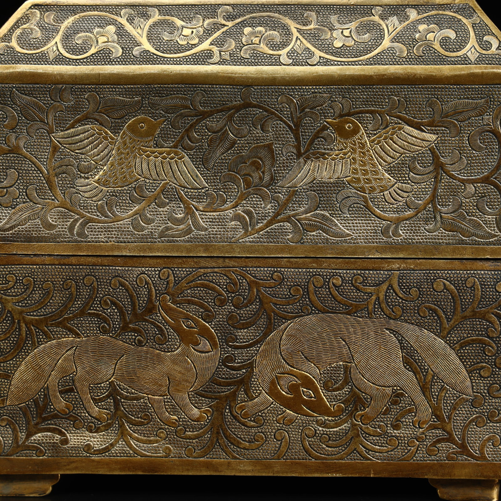A copper square box engraved with bird and beast patterns - 7