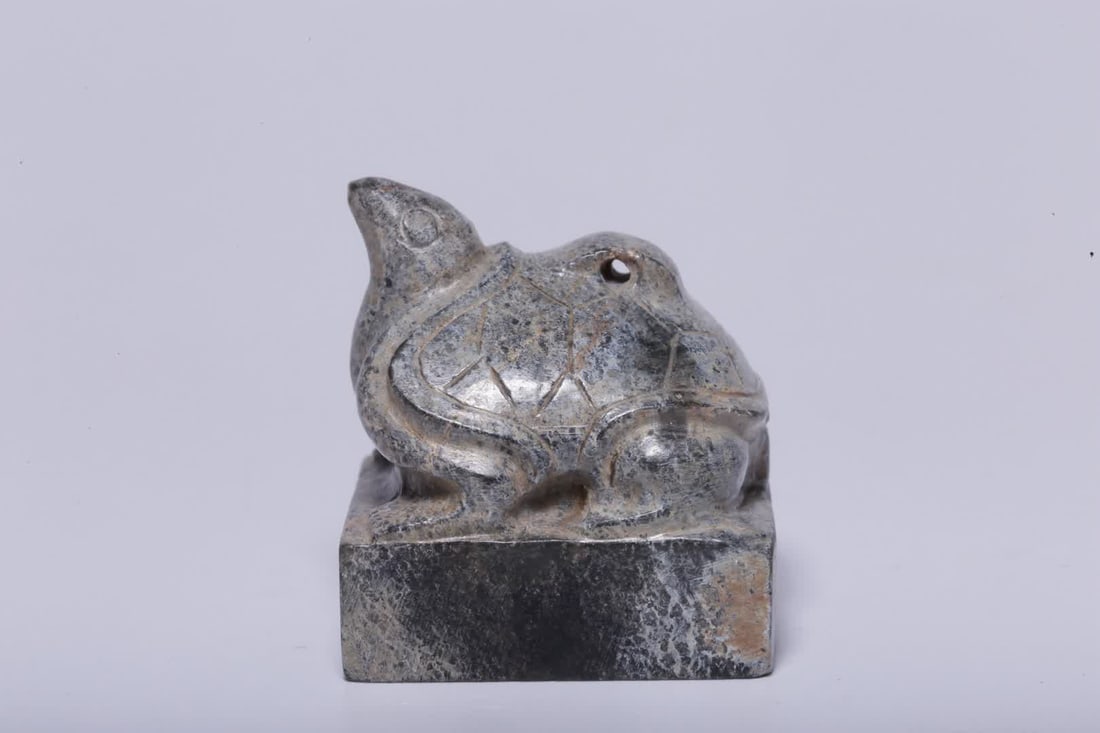 A high-quality jade turtle-shaped seal - 2
