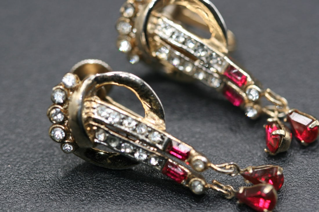 Coro vintage deco style vintage earrings .lot#201: Coro vintage deco style vintage earrings measures 1 3/8" x 1/2" and are signed on the back of the screw back closure CORO