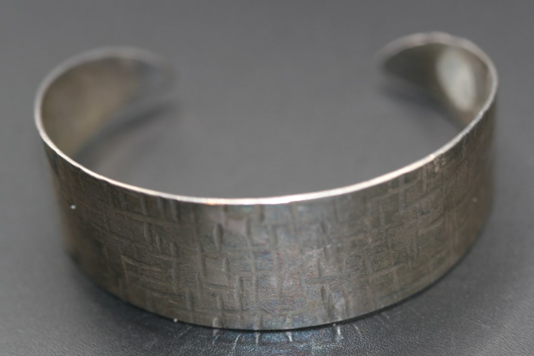 Sterling hammered Cuff Bracelet Cuff vintage   .lot#372 (1 of 3)