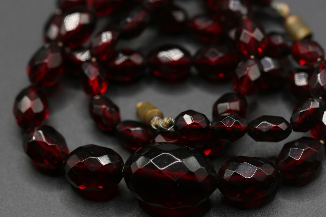 Cherry Amber Faceted Graduated Beads Vintage Necklace  23.59 g  .Lot#5 (1 of 9)