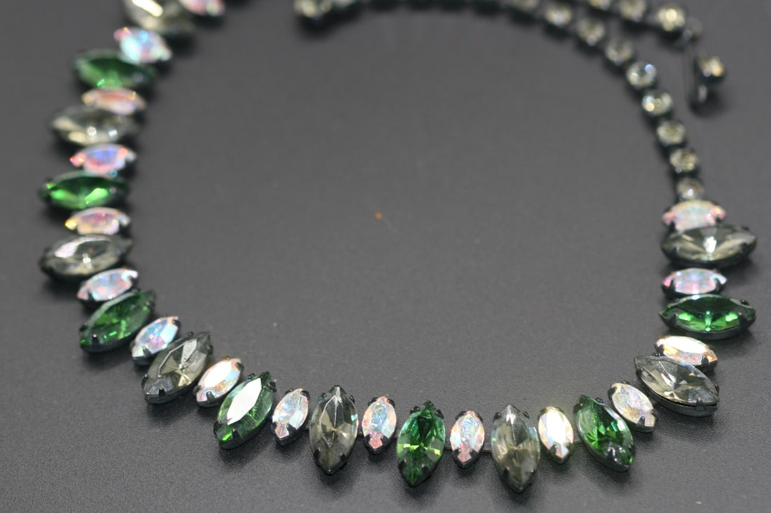 Japanned Regency Rhinestone Emerald Green Necklace Vintage .Lot#13: Japanned Regency Rhinestone Emerald Green Necklace Vintage measures 16" long and is unsigned