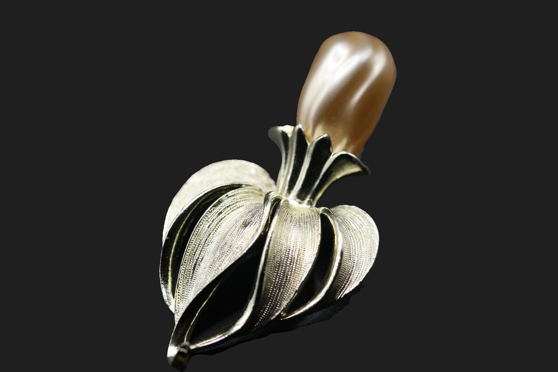 Baroque Pearl Brooch Pin Huge Signed Sarah Coventry Vintage  .Lot#30 (1 of 5)