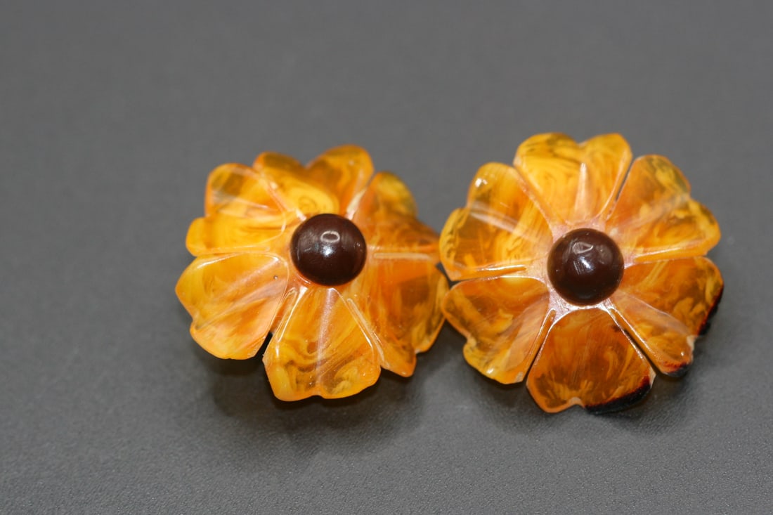 Flower Vintage Amber Plastic Clip Earrings  .Lot#54 (1 of 4)