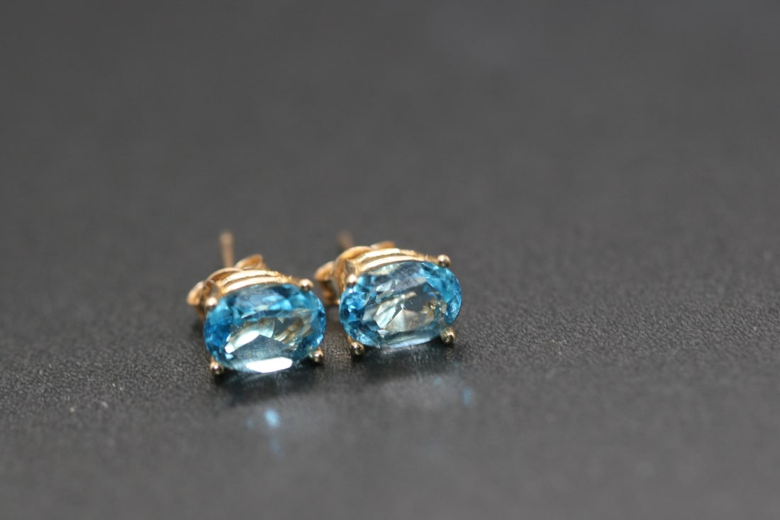 14 KT Gold Aquamarine Stud Pierced Earrings 14K .Lot#67: 14 KT Gold Aquamarine Stud Pierced Earrings 14K all solid genuine 14K gold gold including the butterfly backs signed