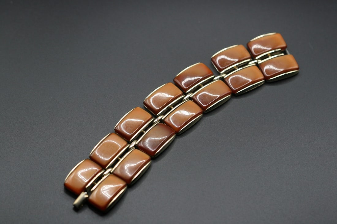 Lisner Thermo Plastic Vintage Signed Bracelet WIDE 1960 .Lot#128: Lisner Thermo Plastic 1960 Vintage Signed Bracelet WIDE measures 7 1/4" x 1 3/8" and is signed on the back clasp Lisner the back looks as well made and interesting as the front !