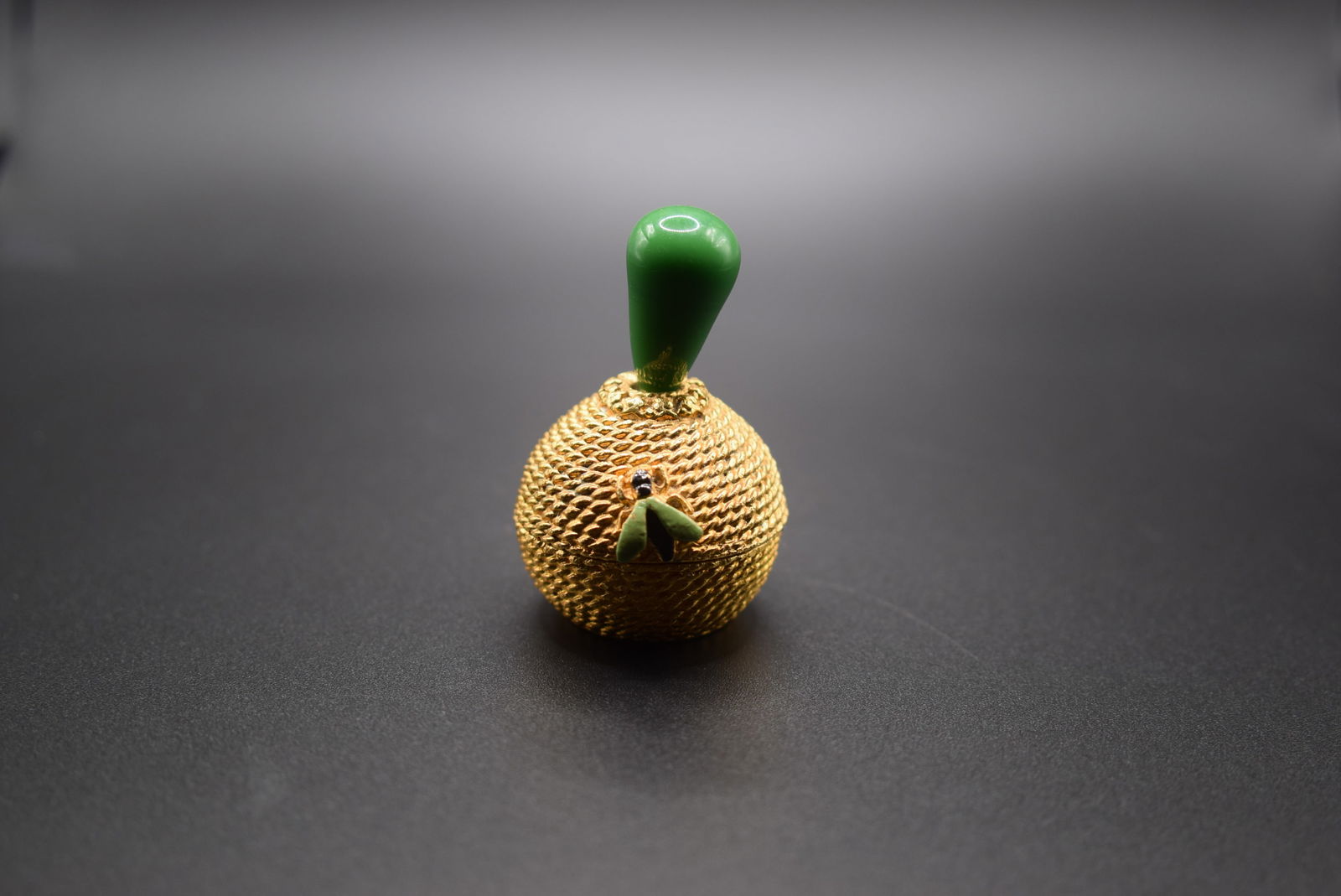 Florenza Bee Hive Pill Box Enamel Bee Jadeite Top Signed Vintage tongs    .Lot#139 (1 of 6)