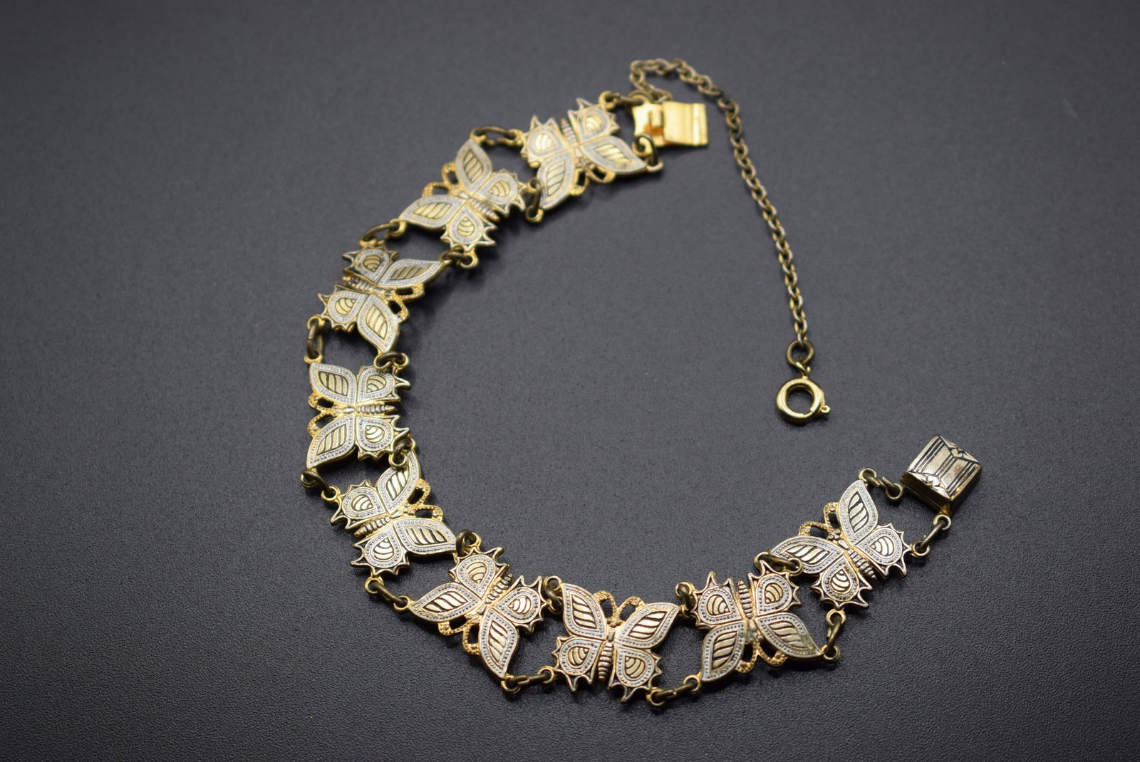 Damascene Vintage Butterfly Figural insect animal Bracelet .Lot#172: Damascene Vintage Butterfly Figural insect animal Bracelet measures 7 1/2" long x 1/2" wide with a safety chain
