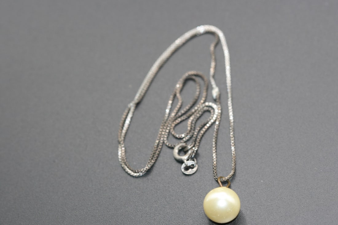 Sterling Silver box chain Pearl Drop Necklace  .Lot#197 (1 of 2)