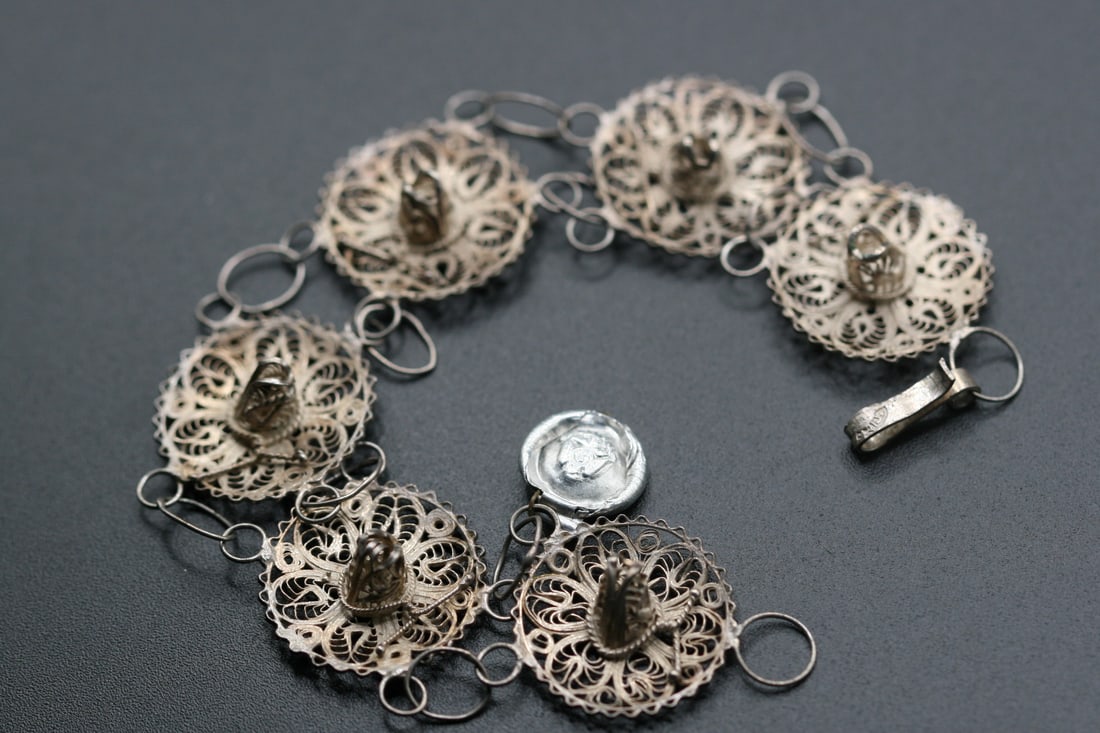Mexico Taxco Sterling Silver 925 Sombrero Hat Filigree Bracelet vintage .Lot#204: Mexico Taxco Sterling Silver 925 Sombrero Hat Filigree Bracelet vintage measures 8" x 1" stamped on the hangtag with 1 inside the eagle and 925 mexico as well as signed on the hook clasp