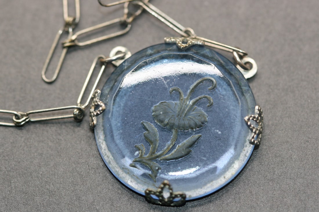 Intaglio Glass Flower Carved Vintage Necklace Pendant    .Lot#229 (1 of 3)