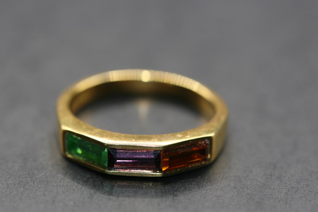 Modernist Hexagon top Avon Signed Vintage Rhinestone Ring Size 10.25   .Lot#243 (1 of 3)