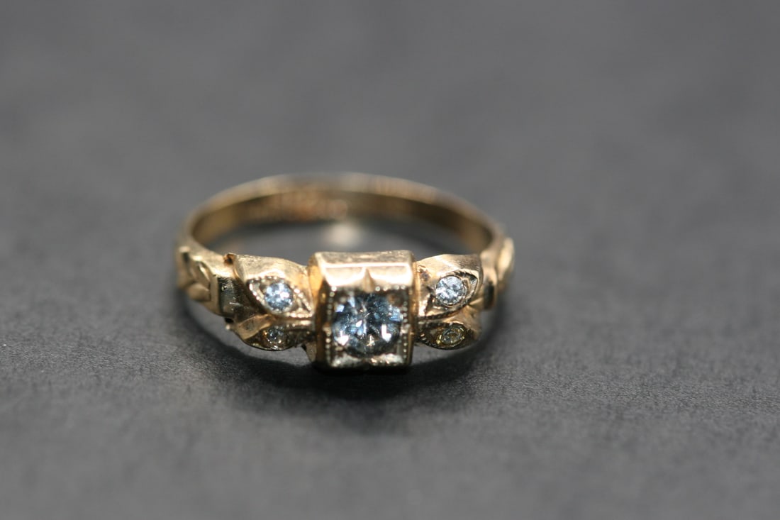 10K Gold Filled Rhinestone Vintage Ring Size 5.5 .Lot#244: 10K Gold Filled Rhinestone Vintage Ring Size 5.5