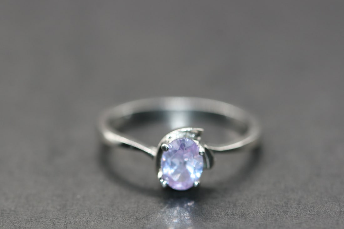 Sterling Silver 925 Lilac Lavender Light Amethyst June Birth Rhinestone CZ Ring Size 7.5 .Lot#245: Sterling Silver 925 Lilac Lavender Rhinestone CZ Ring Size 7.5 Light Amethyst June Birthstone