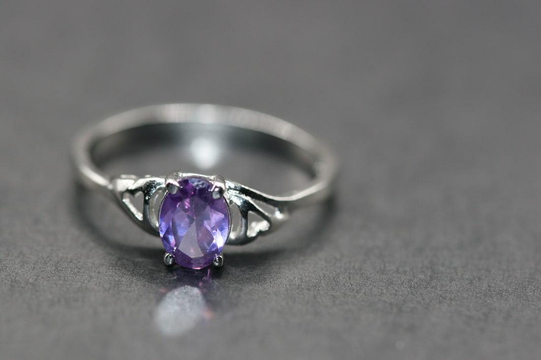Sterling Silver 925 Lilac Light Amethyst CZ June Birthstone Rhinestone Ring Size 8 .Lot#248: Sterling Silver 925 Lilac Light Amethyst CZ Rhinestone Ring Size 8 June Birthstone