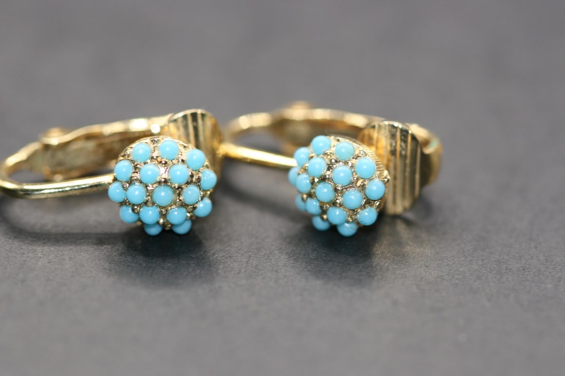 Turquoise Seed Pearl Balls Clip Vintage Earrings .Lot#254: Turquoise Seed Pearl Balls Clip Vintage Earrings ball measures 1/4" in diameter