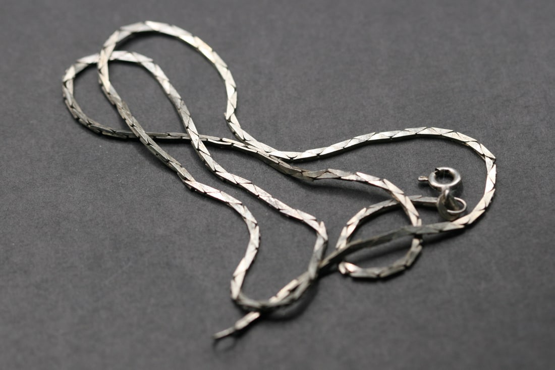 Sterling Silver 925 Triangular Snake Link Chain 18" long .Lot#259: Sterling Silver 925 Triangular Snake Link Chain 18" long
