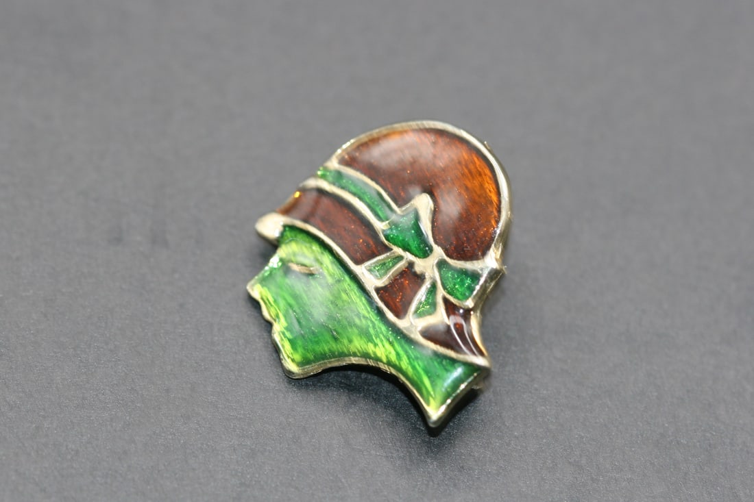 Art Deco Roaring 1920's Girl Face Enamel Brooch Pin 1980's   .Lot#260 (1 of 2)