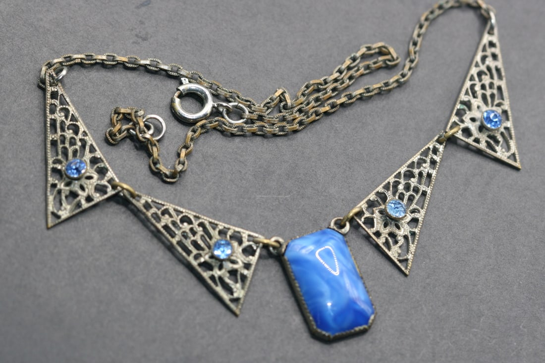 Filigree 1950's Mottled Blue Glass Necklace Rhinestone .Lot#261: Filigree 1950's Mottled Blue Glass Necklace Rhinestone measures 15 1/2" long by 3/4" center drop