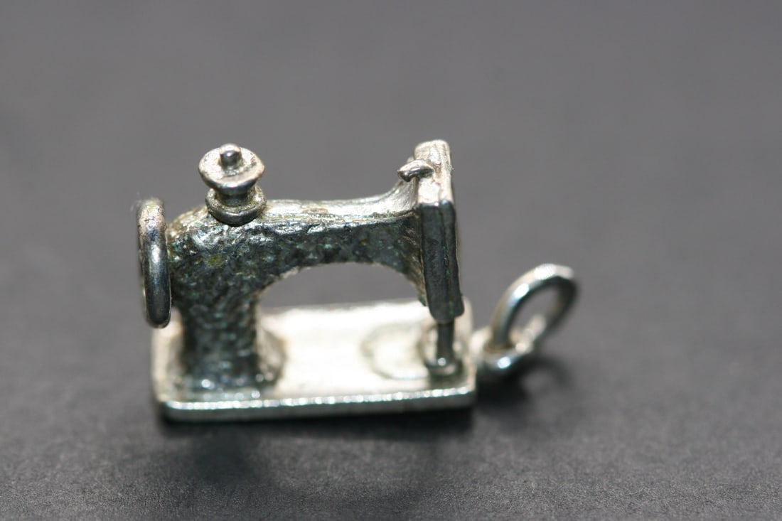 Solid Sewing Machine Charm signed STG on bottom .Lot#319: Solid Sewing Machine Charm signed STG on bottom measures 5/8" x 1/2" weighs 4.19 grams
