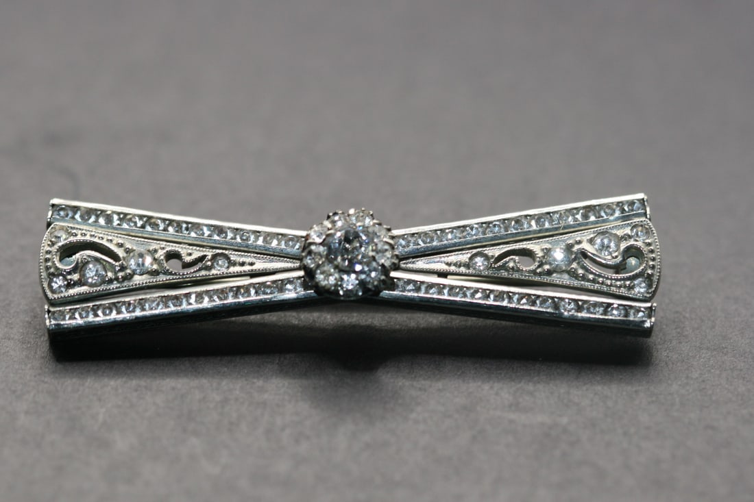 Diamante Paste 1940's Brooch Pin Bow vintage .Lot#322: Diamante Paste 1940's Brooch Pin Bow vintage measures 2"x1/2"