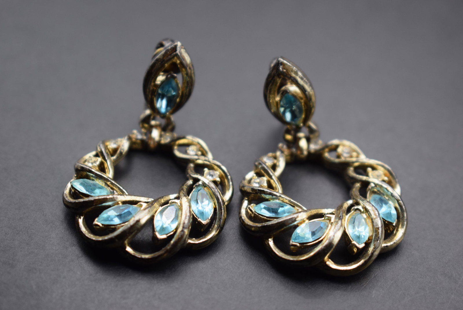 Rhinestone Hoop Earrings 1940's vintage Nice Lot 360: Rhinestone Hoop Earrings 1940's vintage Nice measures 2" x 1 1/4"
