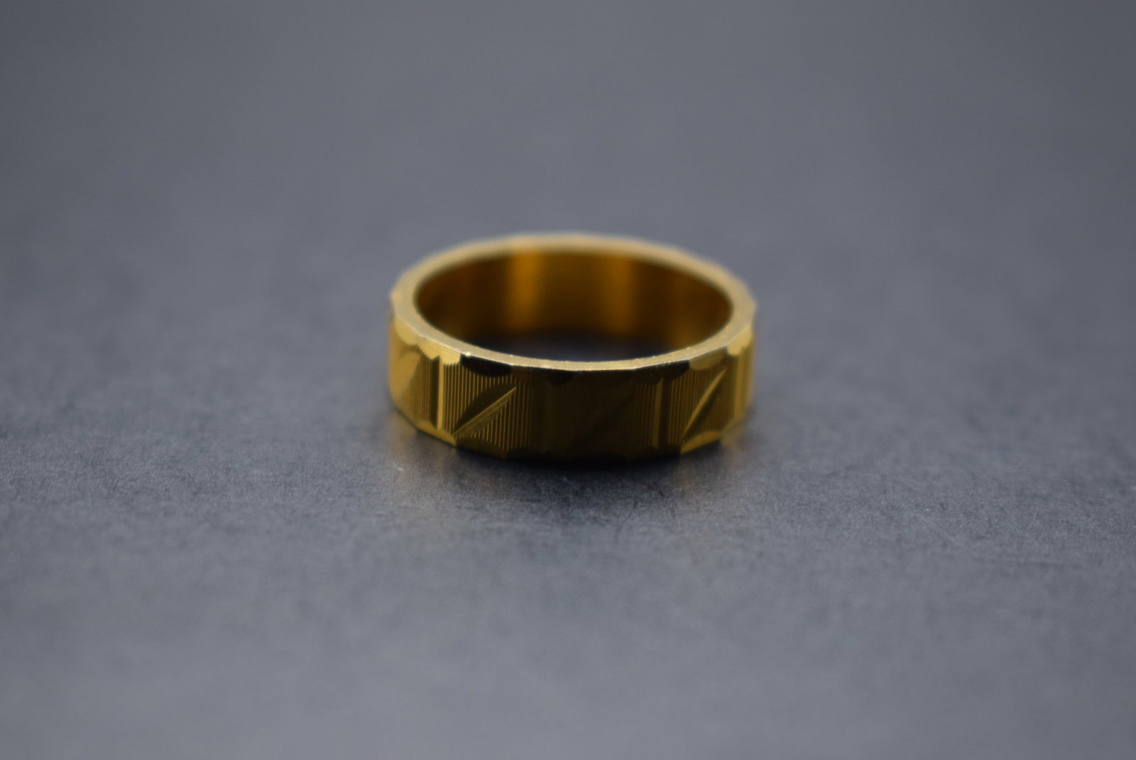 1970's diamond cut Gold Plated Band Ring size 10 Lot 407: 1970's diamond cut Gold Plated Band Ring size 10 measures 1/4" wide and is really nice
