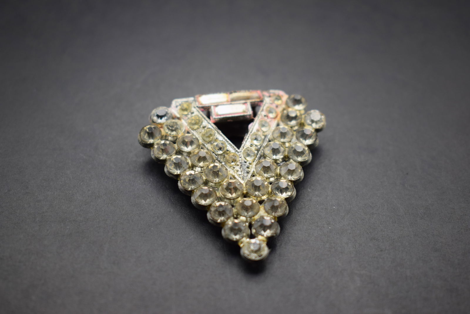 Dress Clip Vintage Rhinestone  V for Victory 1940's Lot 414 (1 of 2)