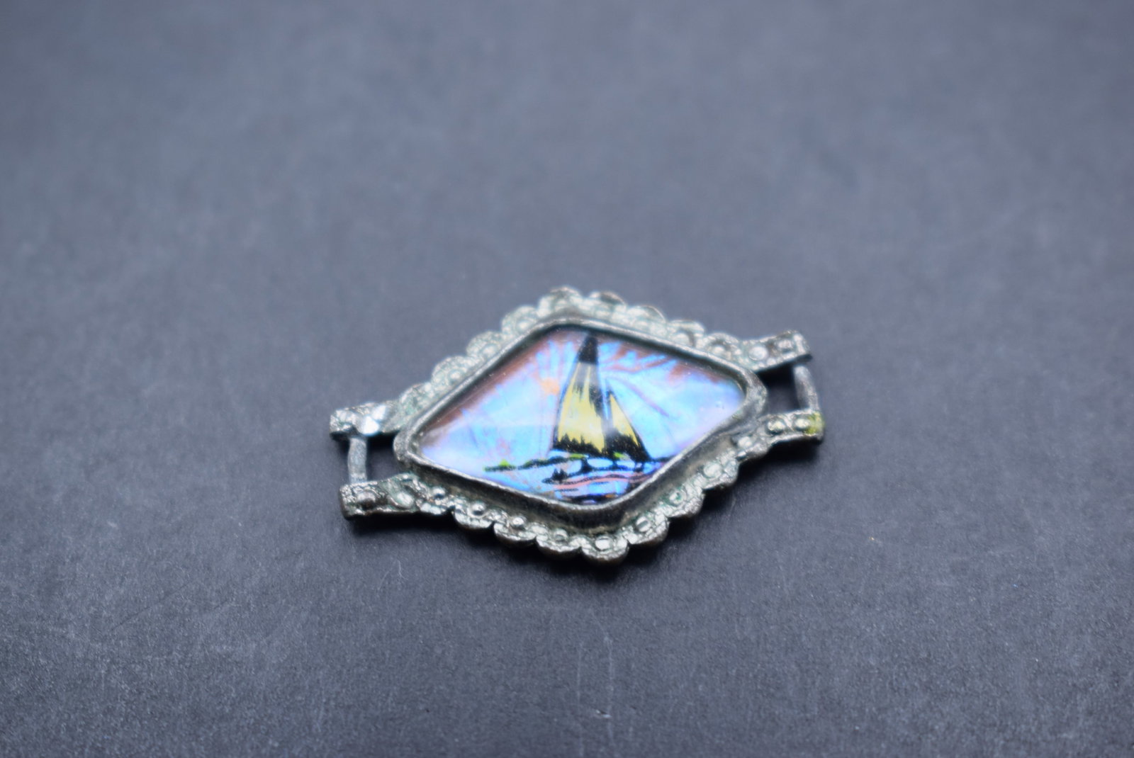 Genuine Butterfly Wing Sailboat Link Vintage Lot 424: Genuine Butterfly Wing Sailboat Link Vintage measures 1" x 5/8"