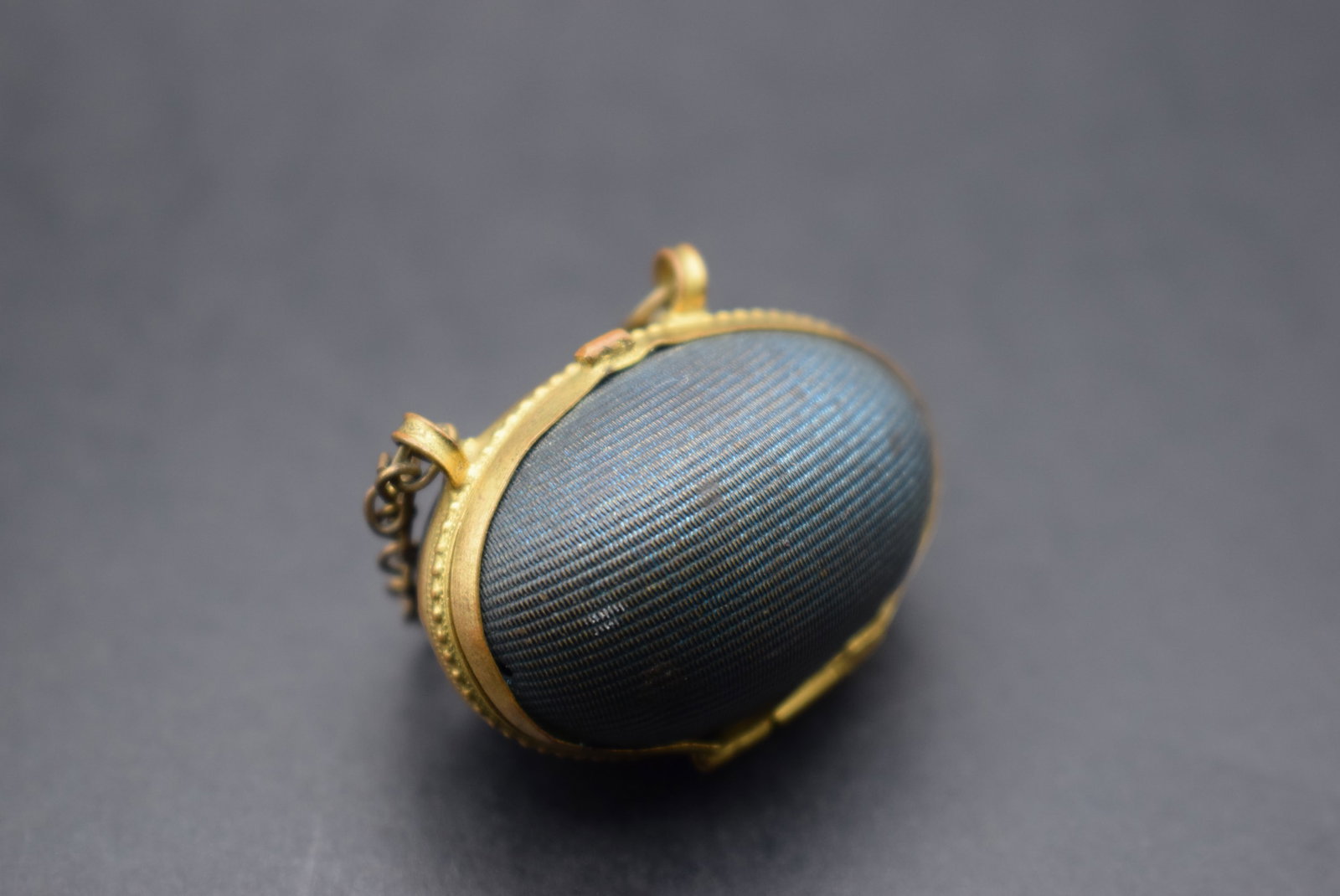 Amazing Old Egg Mini Mini Purse Vintage French Lot 425: Amazing Old Egg Mini Mini Purse Vintage French measures 1 1/4" x 3/4" opens and closes nicely