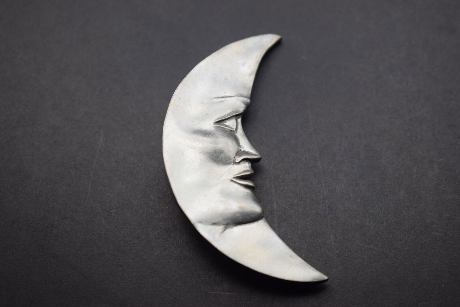 Seagull Pewter Canada 1986 signed Moon Brooch Pin Lot 436 (1 of 3)