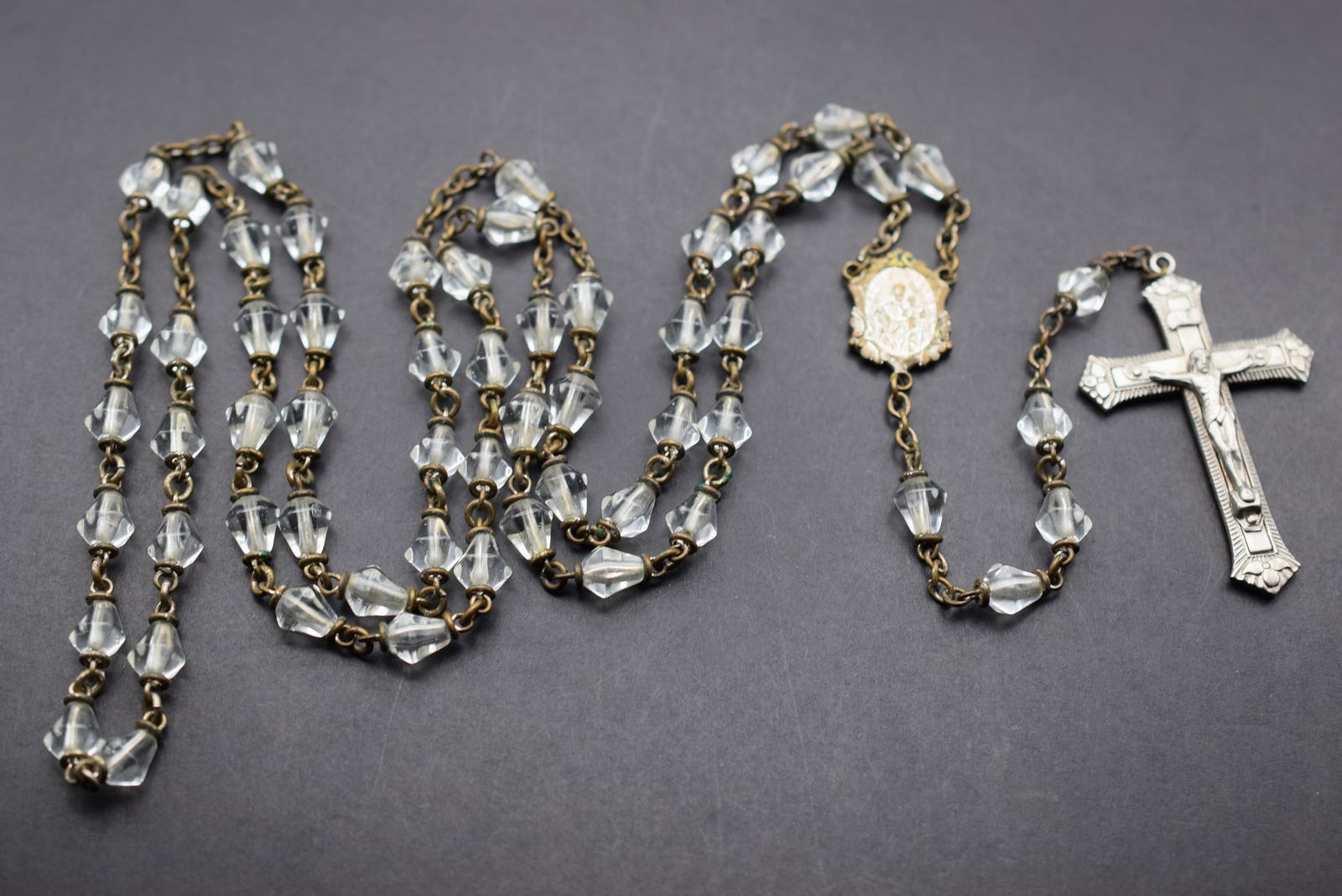 St.Joseph Oratory Montreal Rosary Crystal Vintage Lot 504: St.Joseph Oratory Montreal Rosary Crystal Vintage Double Capped measures circumference 36" , drop measures 5.5" and the cross measures 2" and the hanging length is 25.5"