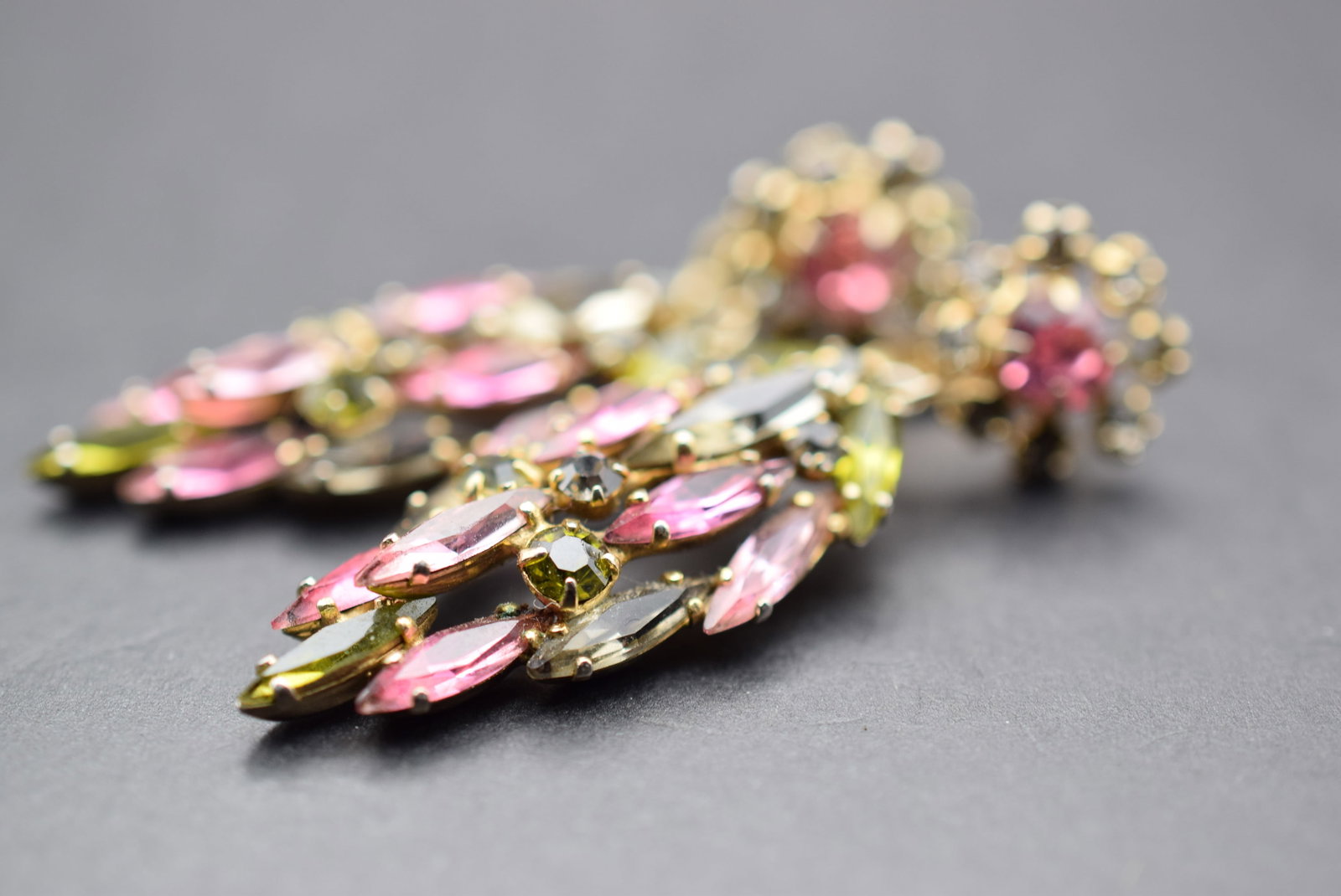 Sherman Dangle Clip Drop Earrings Olive Pink Smoke Lot 542: Sherman Dangle Clip Drop Earrings Olive Pink Smoke Grey Rhinestone Measures 2" x 3/4" signed sherman on the side of the clip